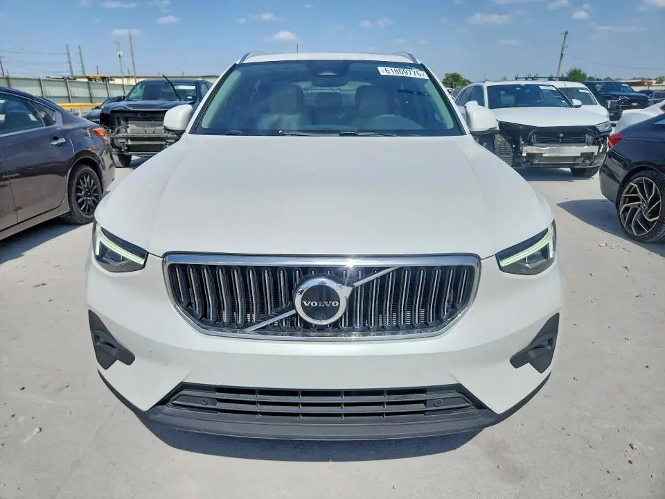2023 VOLVO XC40 PLUS  