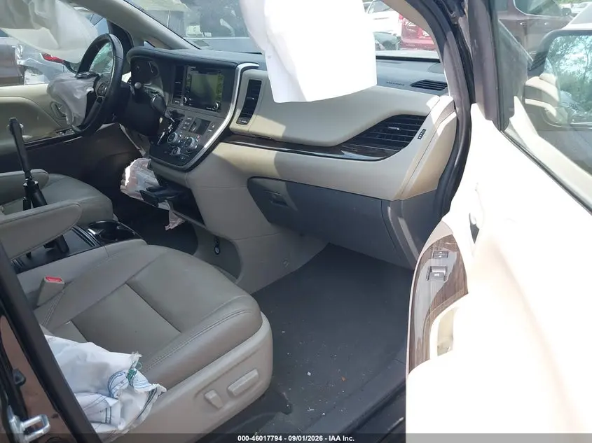 2020 TOYOTA SIENNA XLE