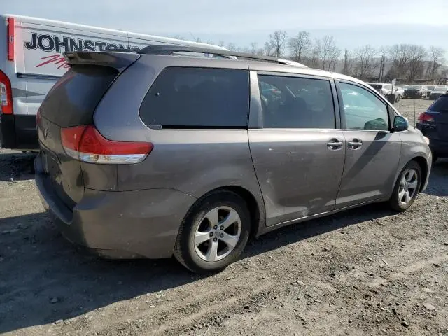 2013 TOYOTA SIENNA LE  