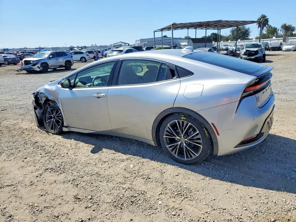 2024 TOYOTA PRIUS XLE  
