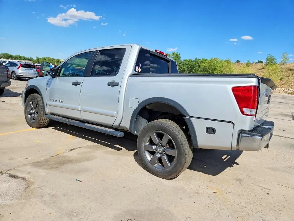 2015 NISSAN TITAN SV  