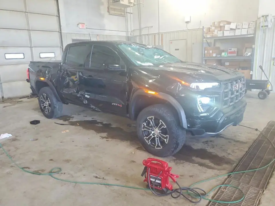 2023 GMC CANYON AT4  