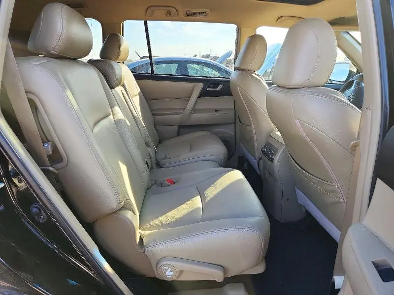 2011 TOYOTA HIGHLANDER BASE  