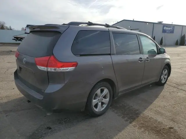2014 TOYOTA SIENNA LE