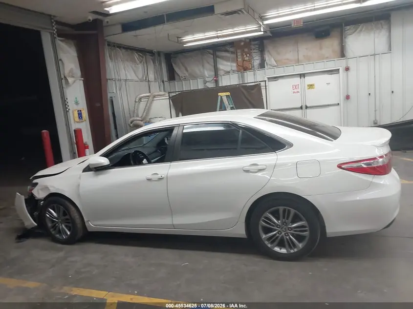 2015 TOYOTA CAMRY SE