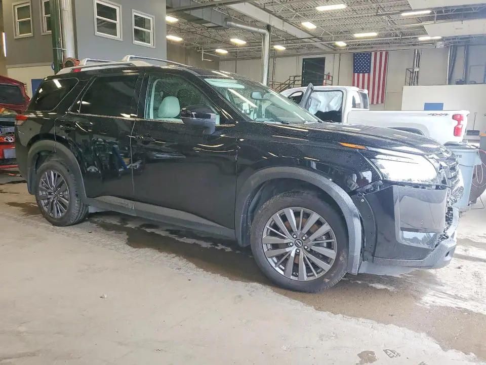 2022 NISSAN PATHFINDER SL  