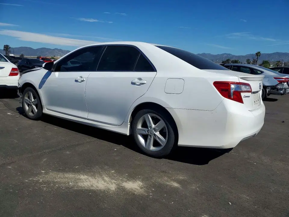 2014 TOYOTA CAMRY SE  