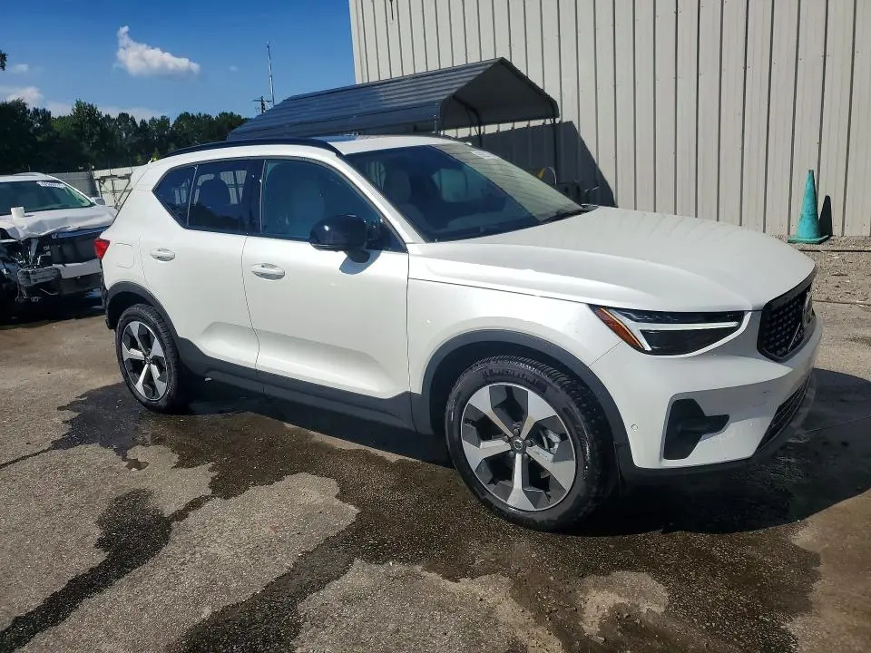 2026 VOLVO XC40 PLUS  