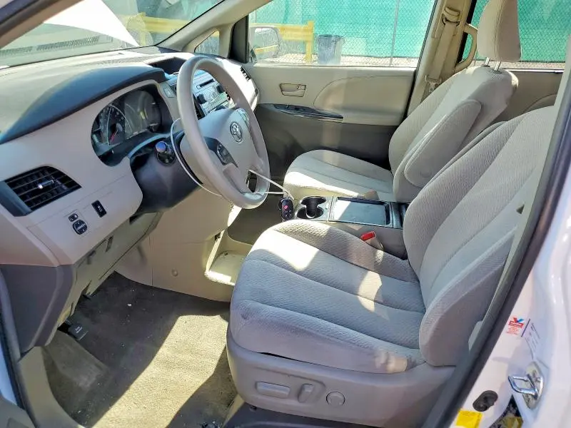 2011 TOYOTA SIENNA LE  