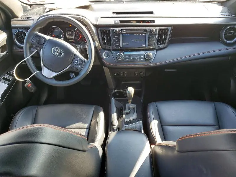 2018 TOYOTA RAV4 SE  