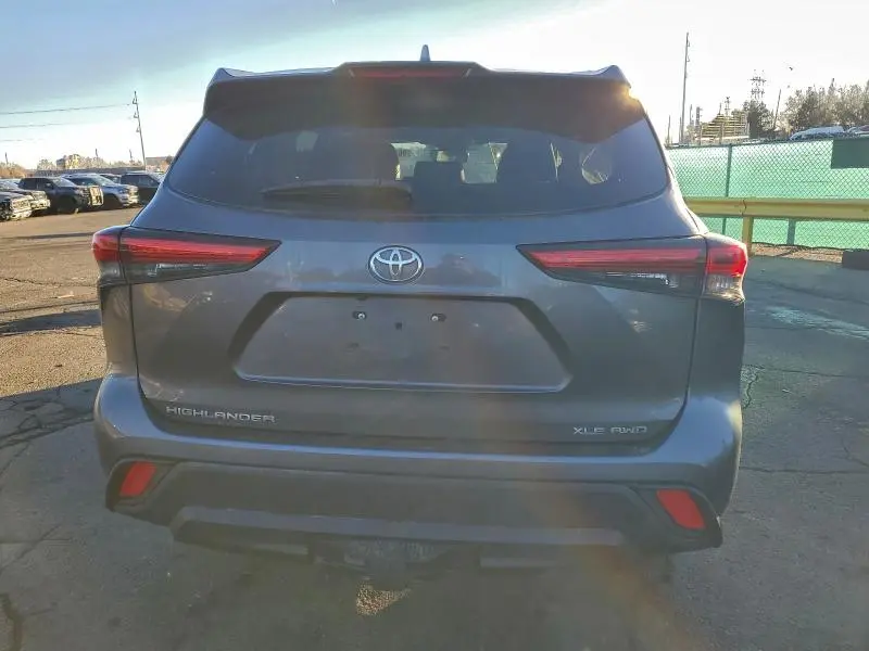 2021 TOYOTA HIGHLANDER XLE  