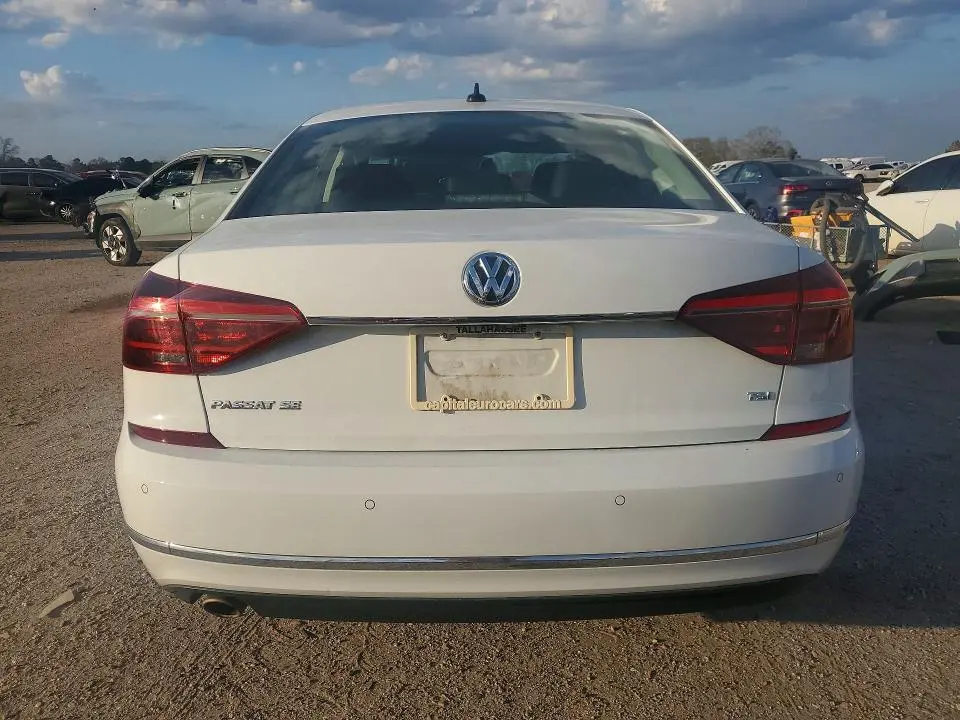2018 VOLKSWAGEN PASSAT SE  