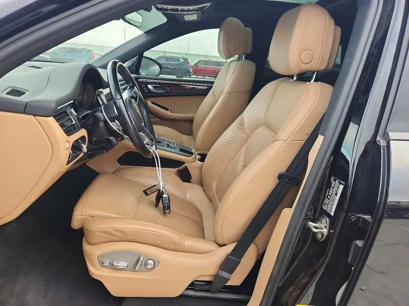 2021 PORSCHE MACAN   