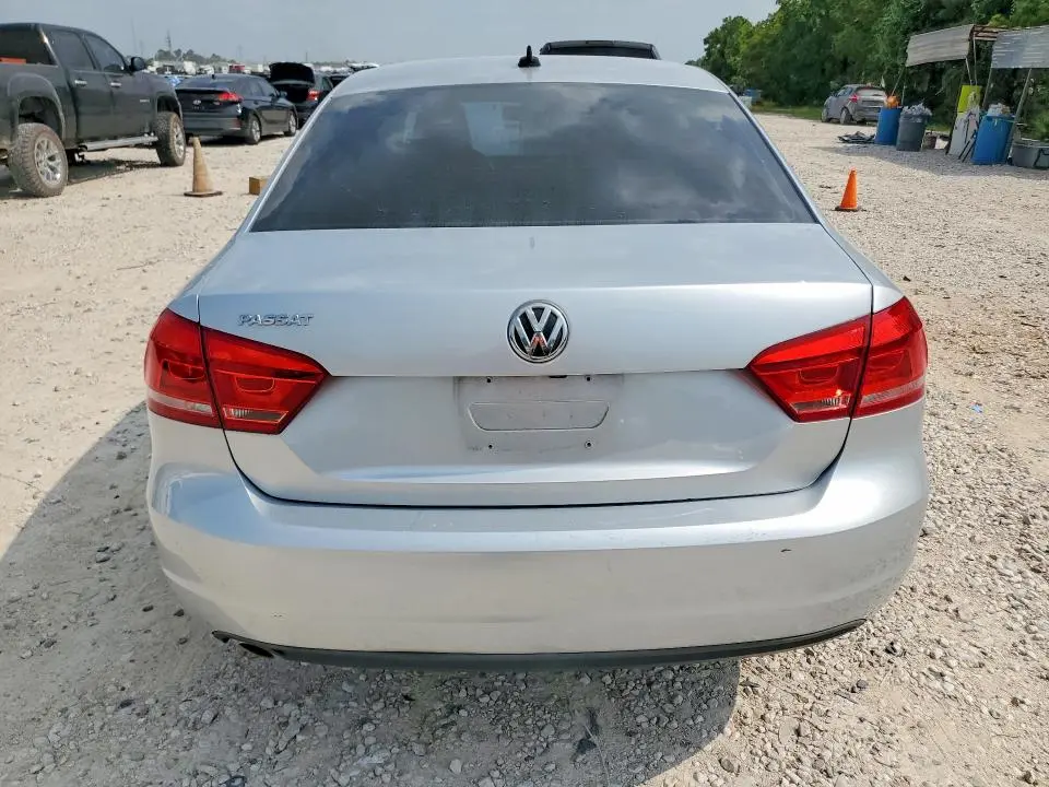 2015 VOLKSWAGEN PASSAT SE  