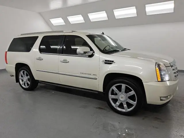 2011 CADILLAC ESCALADE ESV PREMIUM  