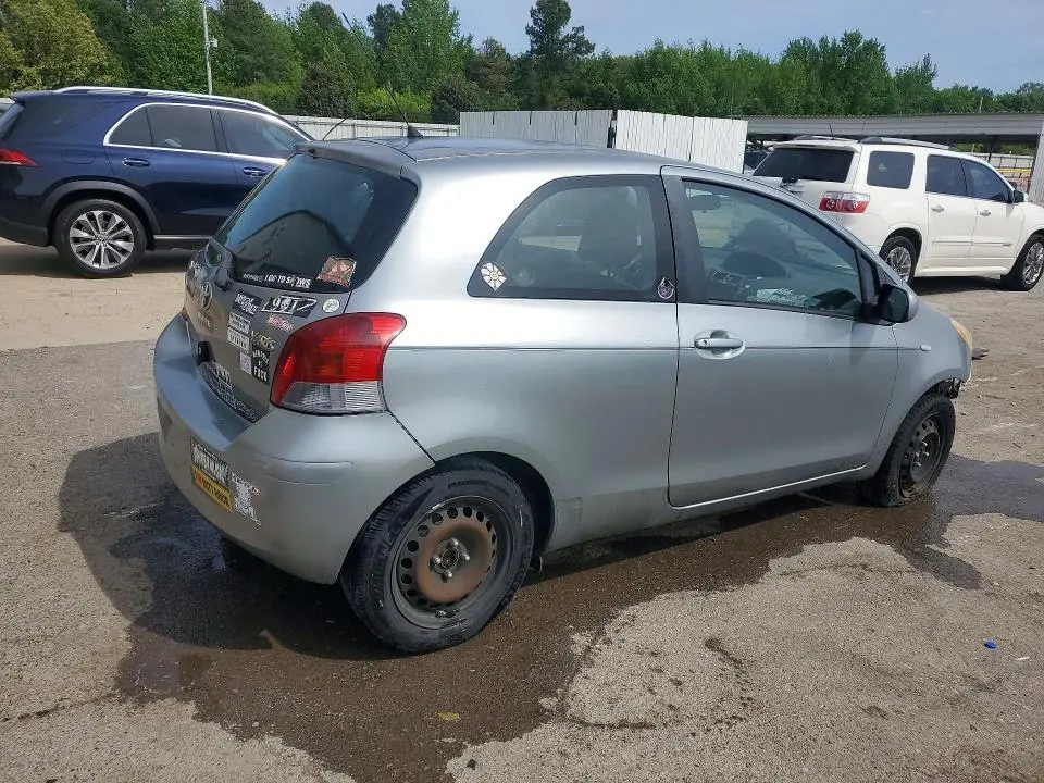 2011 TOYOTA YARIS BASE  