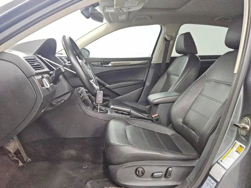 2016 VOLKSWAGEN PASSAT SE  