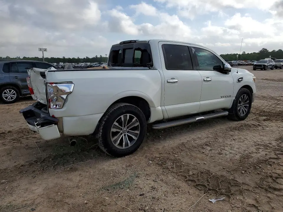 2017 NISSAN TITAN SL  