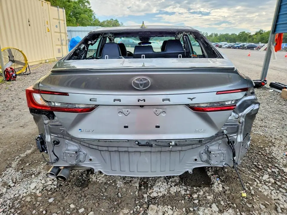 2025 TOYOTA CAMRY SE  