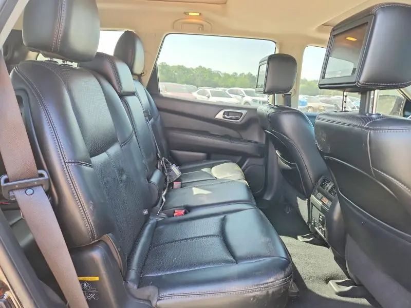 2017 NISSAN PATHFINDER PLATINUM  