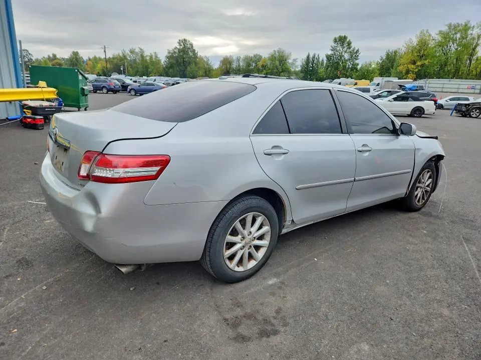 2011 TOYOTA CAMRY XLE  
