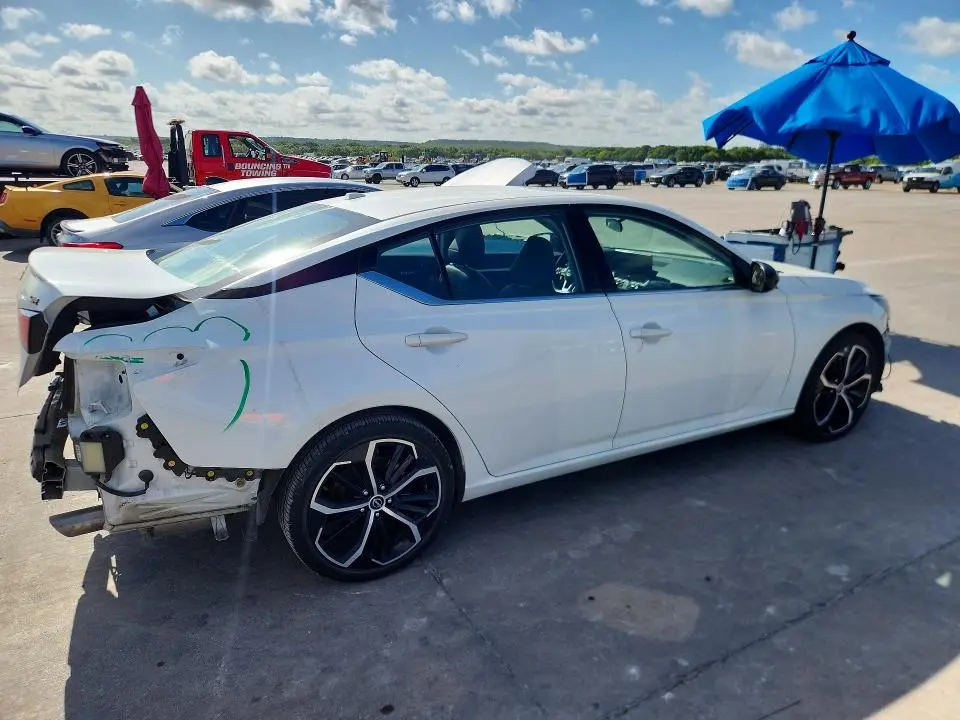 2024 NISSAN ALTIMA SR  