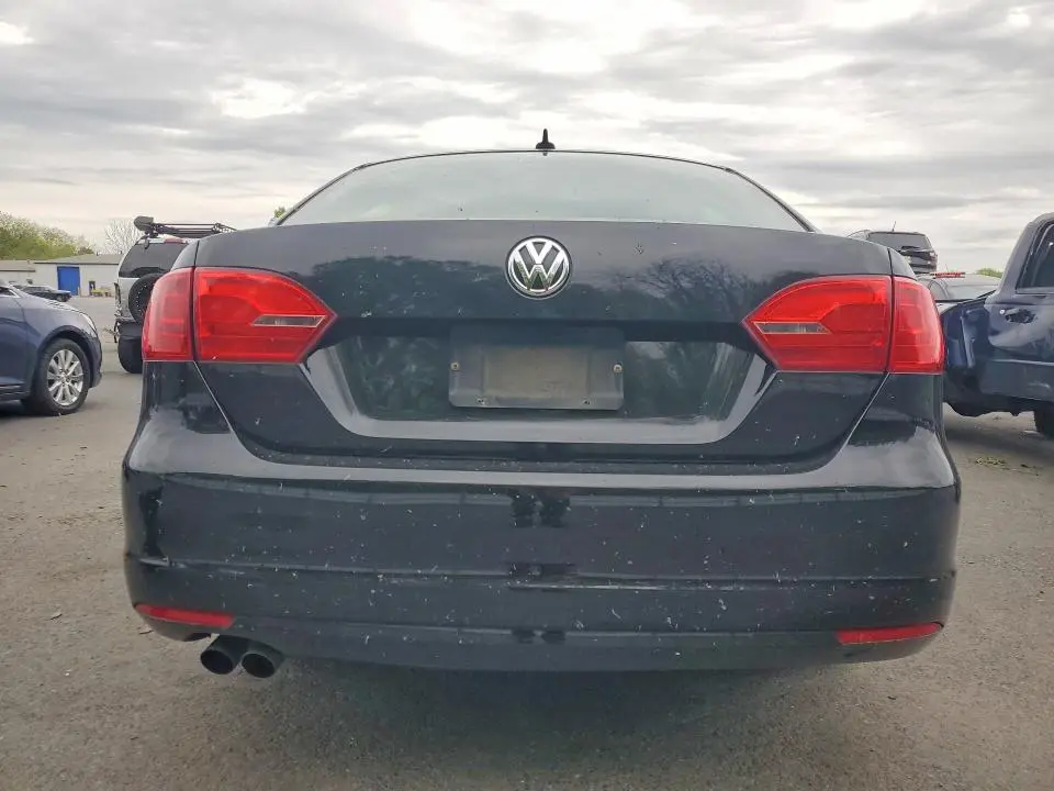 2011 VOLKSWAGEN JETTA SE  