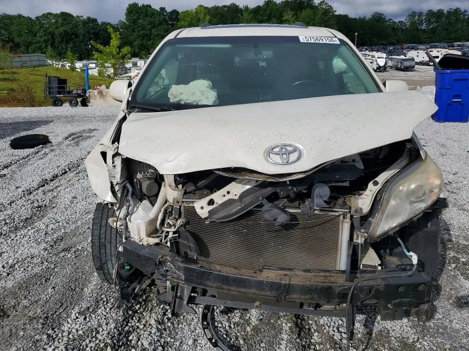 2015 TOYOTA SIENNA XLE PREMIUM 8-PASSENGER  