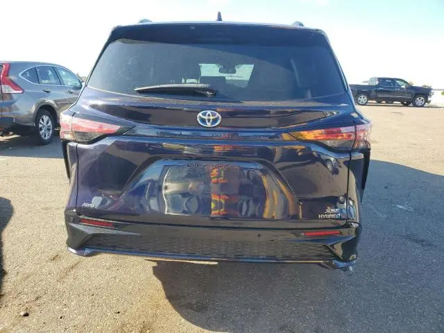 2021 TOYOTA SIENNA XSE  