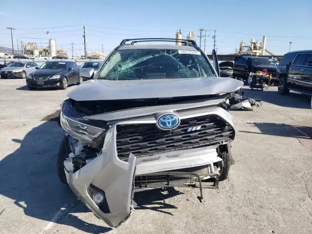 2020 TOYOTA RAV4 XLE  