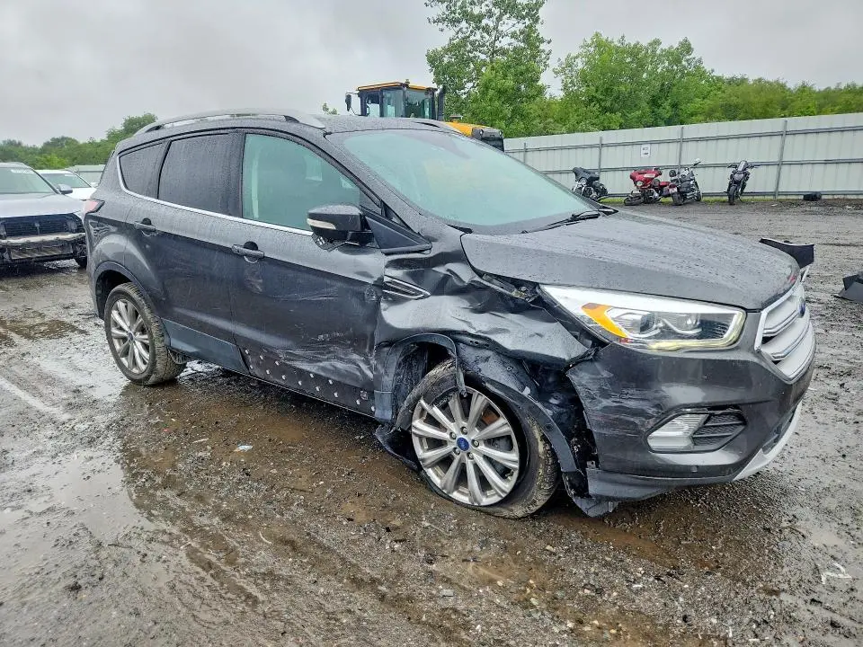 2018 FORD ESCAPE TITANIUM  