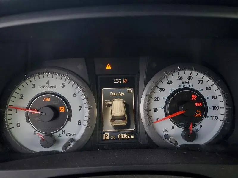 2018 TOYOTA SIENNA SE  