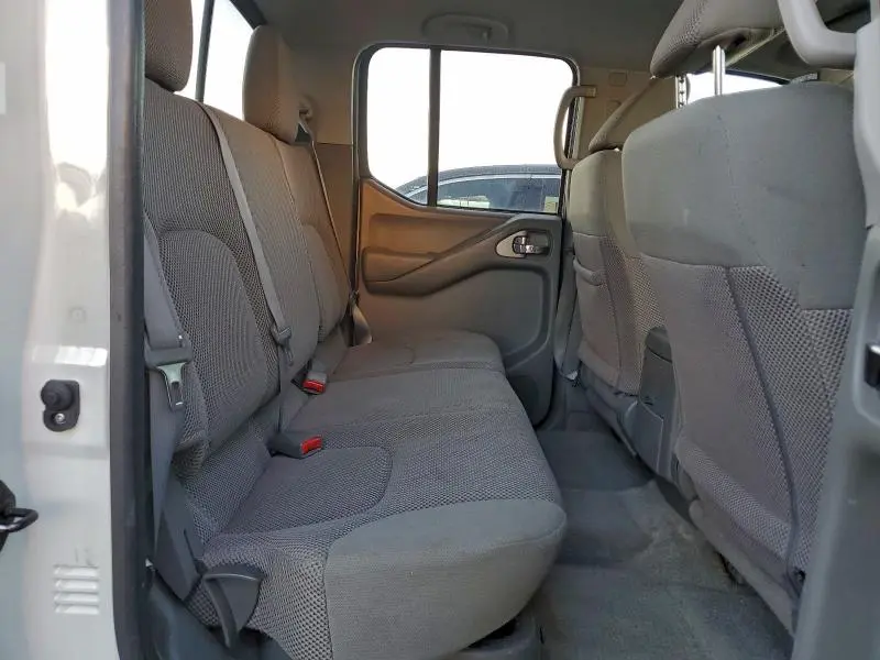 2015 NISSAN FRONTIER S  