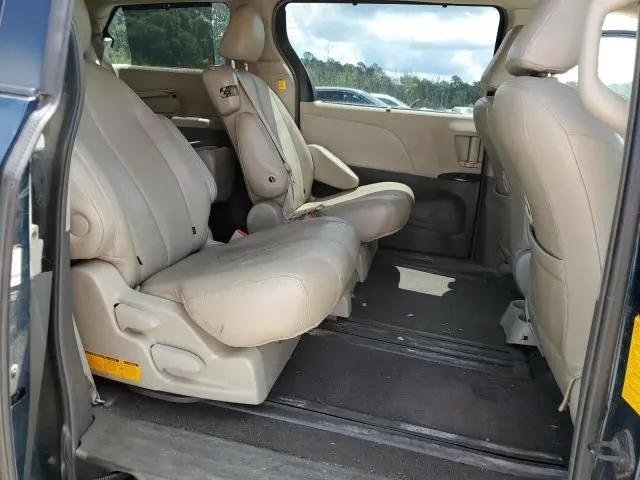 2011 TOYOTA SIENNA LE  