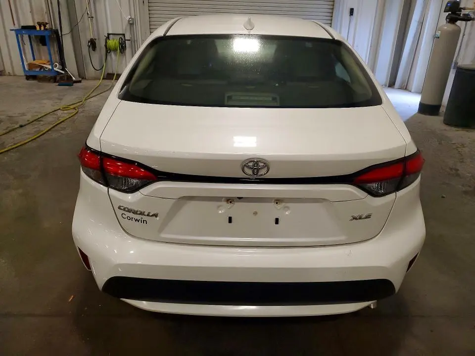 2020 TOYOTA COROLLA XLE  