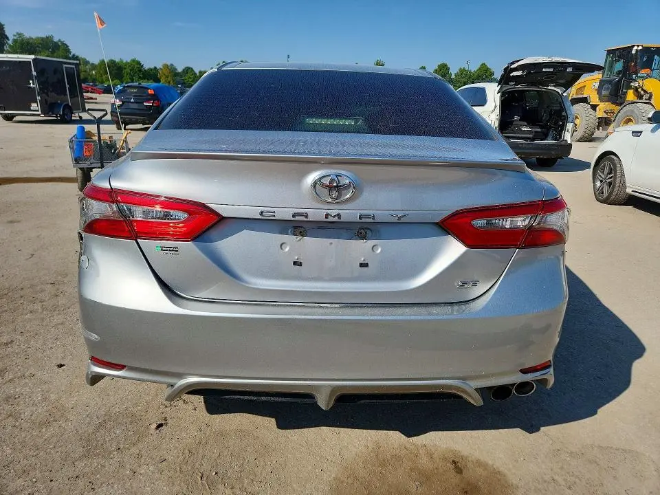 2018 TOYOTA CAMRY SE  