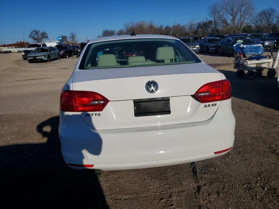 2013 VOLKSWAGEN JETTA SE  