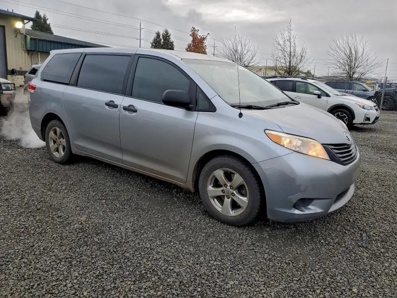 2012 TOYOTA SIENNA   