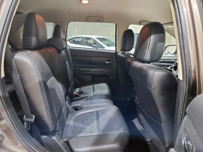 2016 MITSUBISHI OUTLANDER SE  