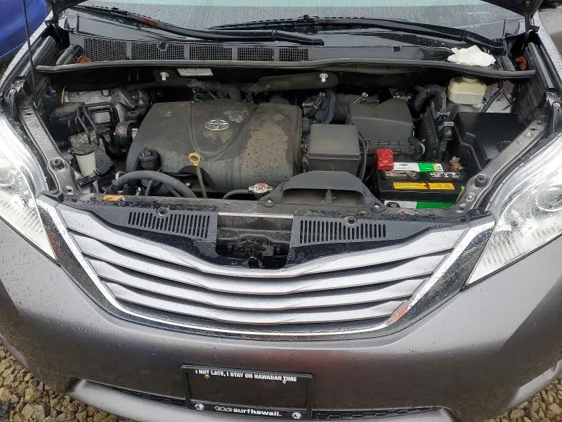 2017 TOYOTA SIENNA XLE  