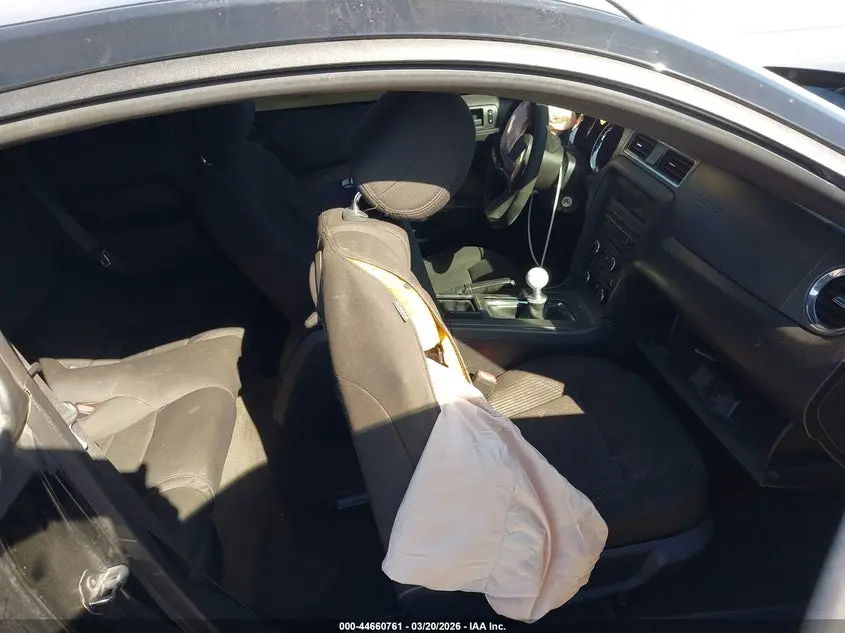 2012 FORD MUSTANG V6