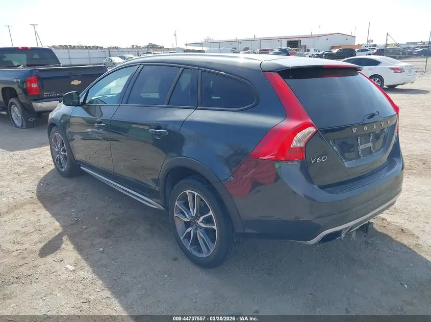 2015 VOLVO V60 CROSS COUNTRY T5 PLATINUM