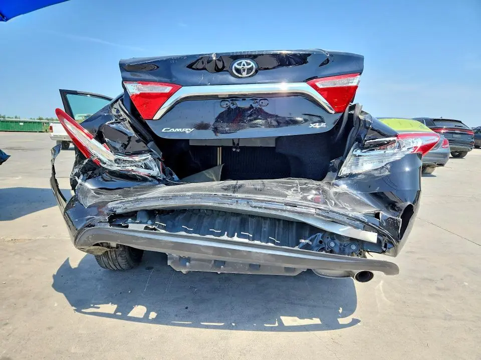 2016 TOYOTA CAMRY XLE  