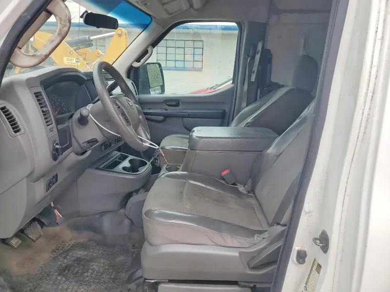 2015 NISSAN NV 2500  