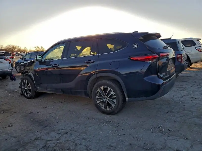 2021 TOYOTA HIGHLANDER HYBRID XLE  