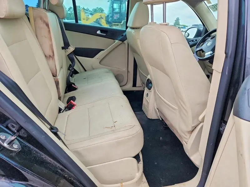 2010 VOLKSWAGEN TIGUAN S  