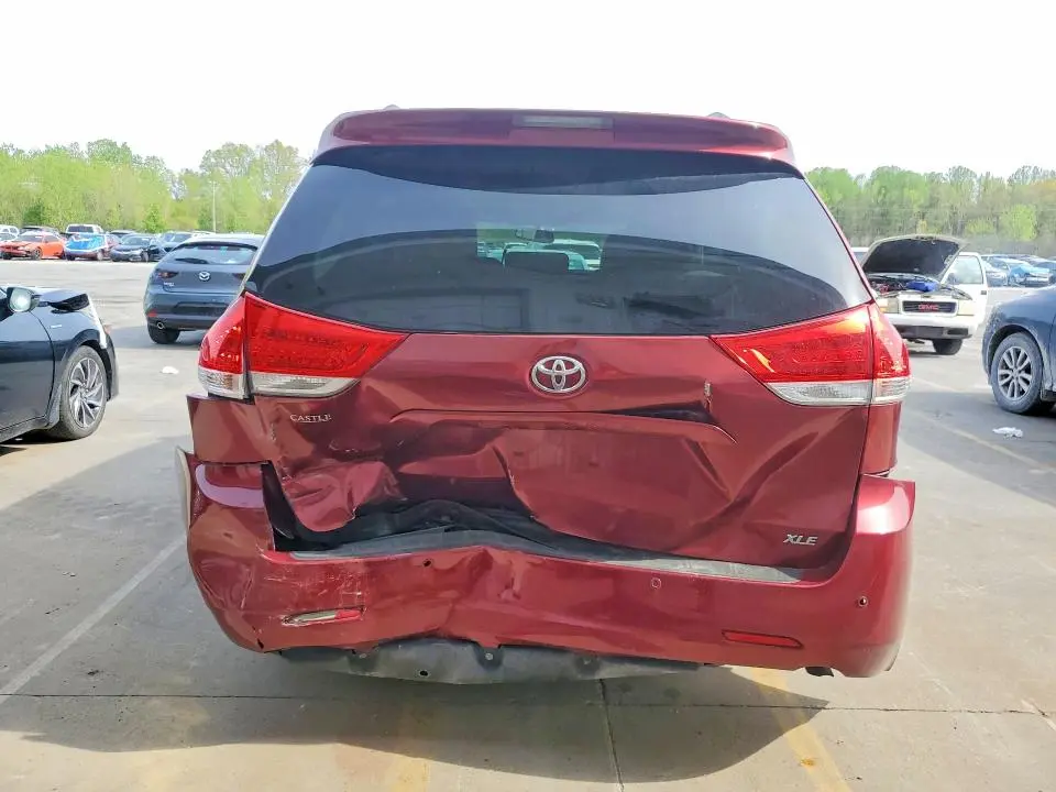 2011 TOYOTA SIENNA   