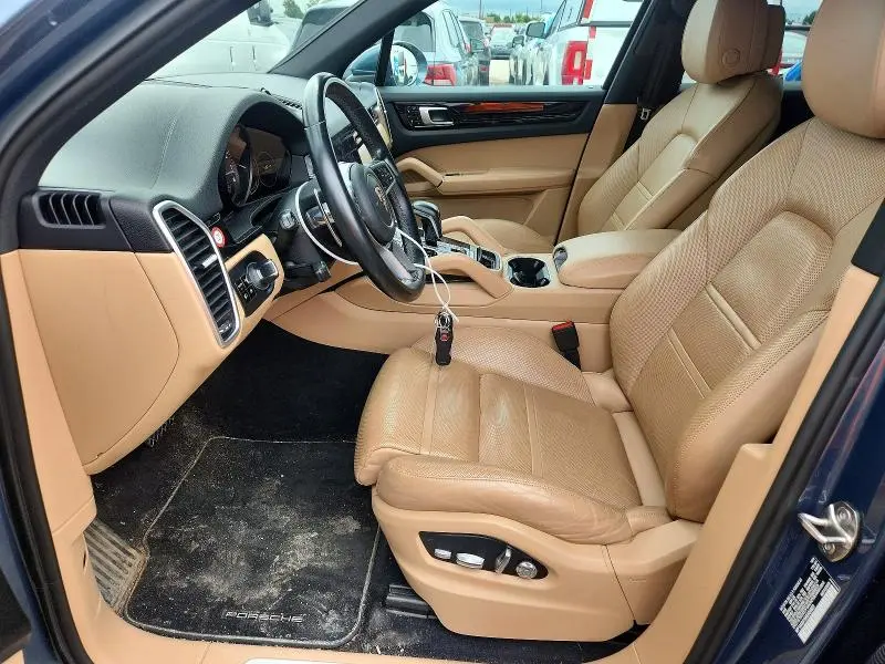 2019 PORSCHE CAYENNE   