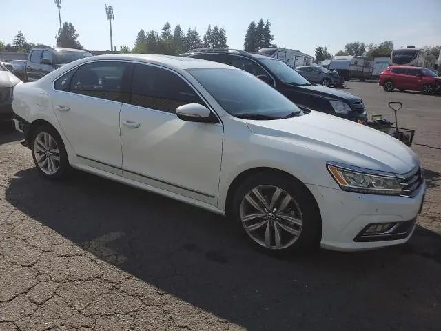 2017 VOLKSWAGEN PASSAT SE  