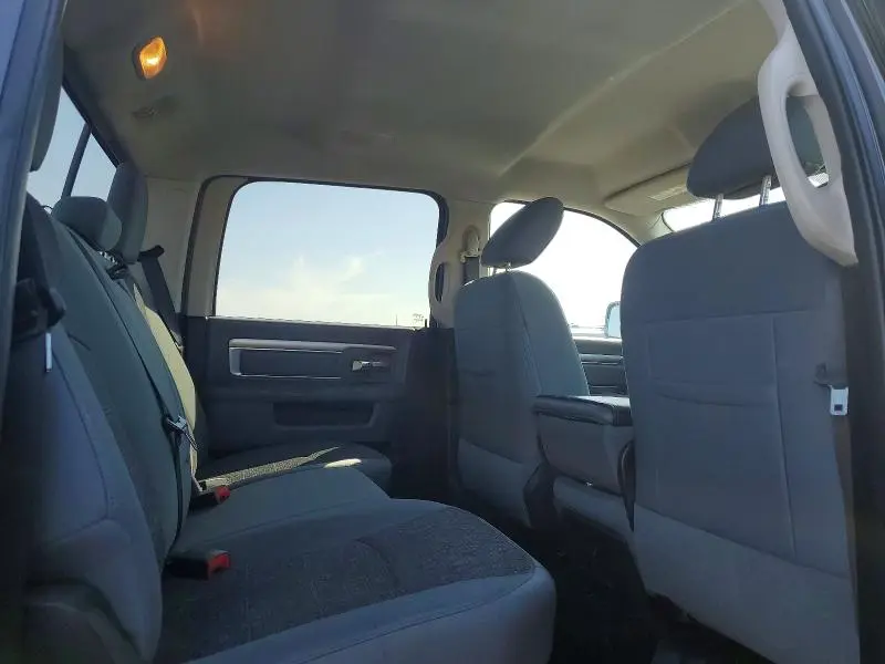 2016 RAM 1500 SLT  